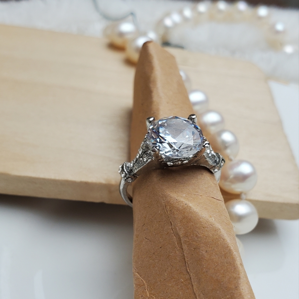 ๐ Large Diamond Ring - Picture 3 of 8